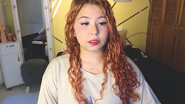 Snapshot of attenea_cutte chatting on July 3, 2026, 1:06 pm attenea cutte online show from July 3, 2026, 1:06 pm