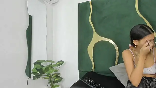 Snapshot of Mila_petiteasm chatting on July 9, 2026, 12:26 pm Mila petiteasm online show from July 9, 2026, 12:26 pm