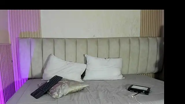 julimonroe  online show from June 27, 2026, 1:33 am
