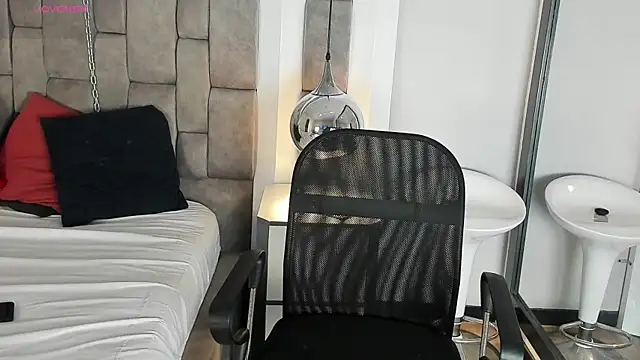 LucasThomson  online show from July 18, 2026, 4:10 am