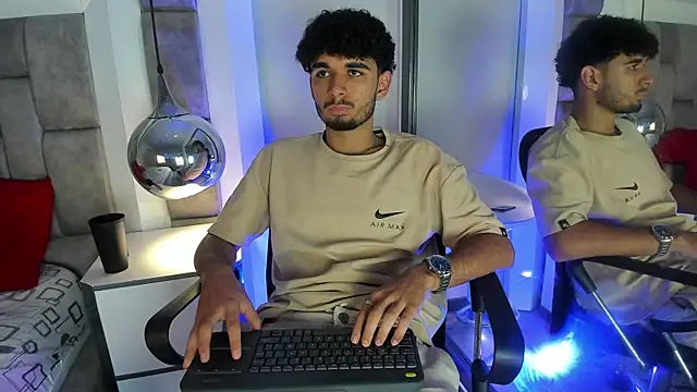 LucasThomson  online show from July 7, 2026, 4:04 am
