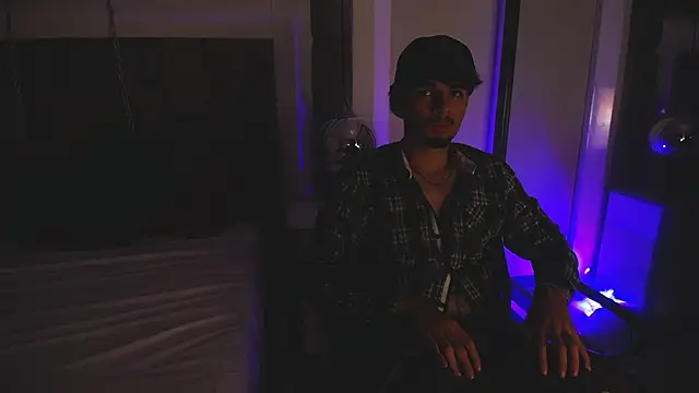 LucasThomson  online show from June 19, 2026, 4:29 am