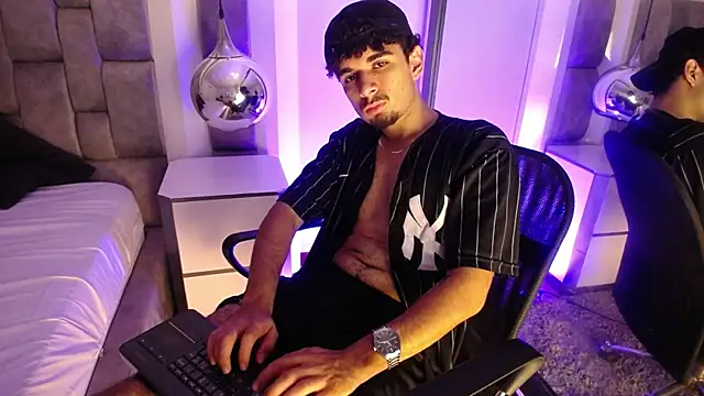 LucasThomson  online show from June 20, 2026, 4:17 am