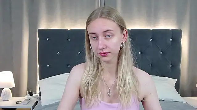 LirienVexx online show from July 8, 2026, 4:02 am