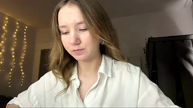Snapshot of smalllisa chatting on June 19, 2026, 6:14 pm smalllisa online show from June 19, 2026, 6:14 pm