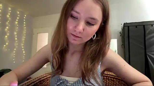 Snapshot of smalllisa chatting on June 20, 2026, 4:12 pm smalllisa online show from June 20, 2026, 4:12 pm