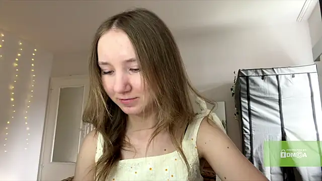 Snapshot of smalllisa chatting on July 4, 2026, 4:11 pm smalllisa online show from July 4, 2026, 4:11 pm