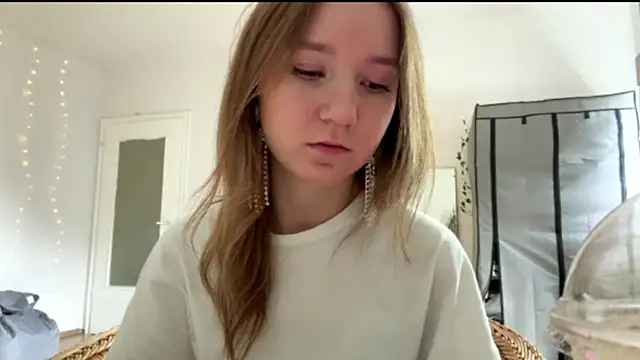 Snapshot of smalllisa chatting on June 5, 2026, 3:07 pm smalllisa online show from June 5, 2026, 3:07 pm