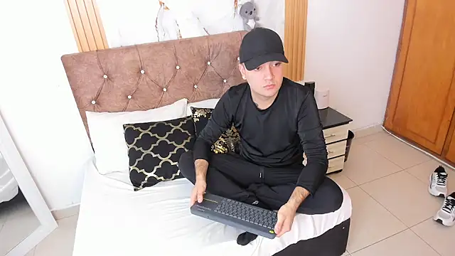 mike fox07 online show from June 3, 2026, 6:12 pm
