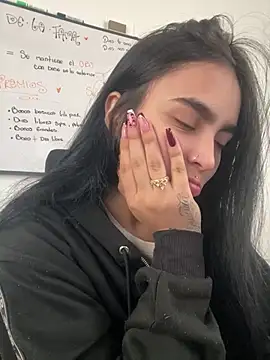 Snapshot of Sara_fernandez- chatting on June 25, 2026, 1:49 pm Sara fernandez- online show from June 25, 2026, 1:49 pm