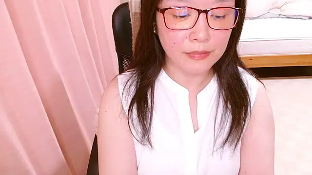 LENA-xo online show from June 9, 2026, 3:57 pm