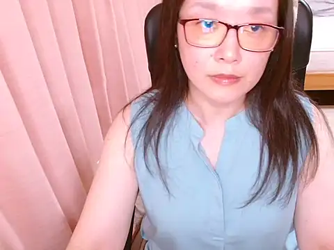 LENA-xo online show from June 12, 2026, 3:43 pm