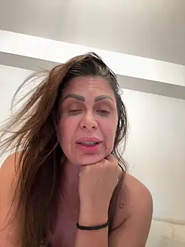 Evelyn Anya online show from June 9, 2026, 9:27 pm