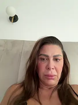 Evelyn Anya online show from June 12, 2026, 5:38 am