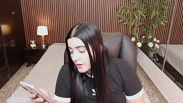 karilyncollinss online show from June 19, 2026, 8:25 pm