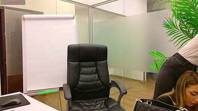 Snapshot of BabesGoWild chatting on February 14, 2025, 5:30 am BabesGoWild online show from February 14, 2025, 5:30 am