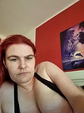 Snapshot of GoldenWifee chatting on June 18, 2026, 9:14 am GoldenWifee online show from June 18, 2026, 9:14 am