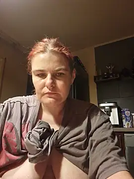 Snapshot of GoldenWifee chatting on August 5, 2026, 5:01 am GoldenWifee online show from August 5, 2026, 5:01 am