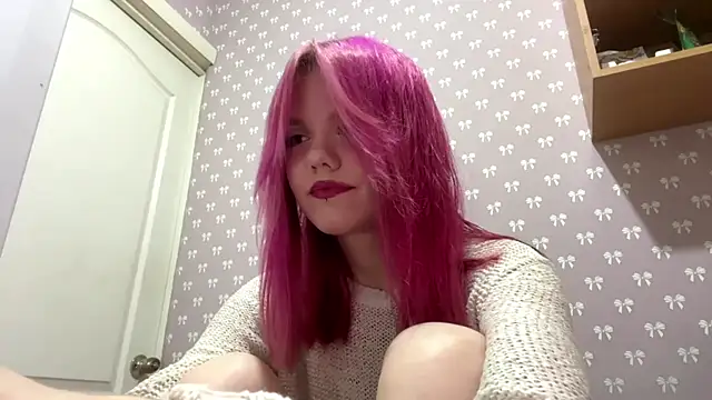 Snapshot of Linecutie chatting on July 4, 2026, 8:35 pm Linecutie online show from July 4, 2026, 8:35 pm