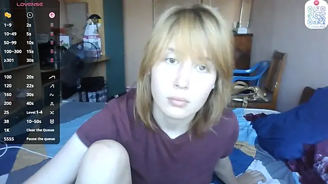 Snapshot of Mowhlntime chatting on July 2, 2026, 3:18 pm Mowhlntime online show from July 2, 2026, 3:18 pm