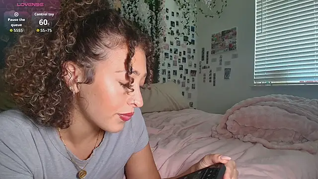 Snapshot of LyraCovee chatting on July 11, 2026, 12:22 am LyraCovee online show from July 11, 2026, 12:22 am