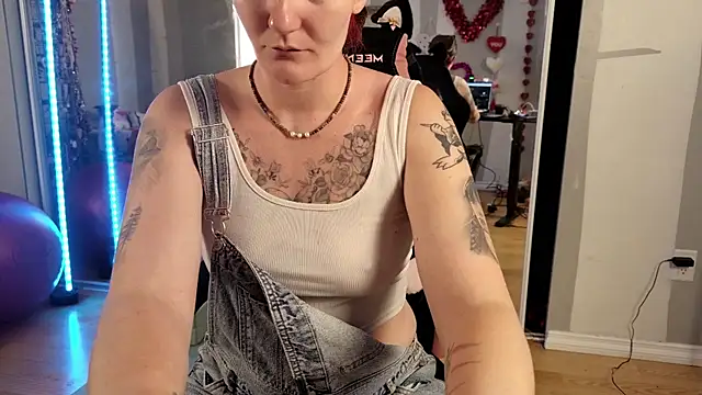 Snapshot of youngmilfBlossom chatting on August 1, 2026, 7:01 pm youngmilfBlossom online show from August 1, 2026, 7:01 pm