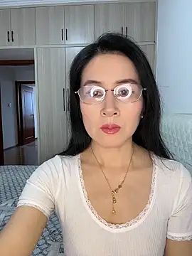 Snapshot of yanzi-888 chatting on June 13, 2026, 4:43 am yanzi-888 online show from June 13, 2026, 4:43 am