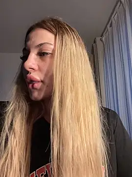 Snapshot of DariaSellen chatting on June 13, 2026, 6:17 pm DariaSellen online show from June 13, 2026, 6:17 pm