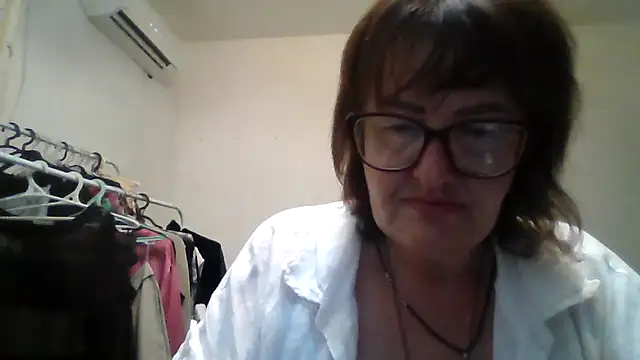 ErikaXShine online show from August 6, 2026, 7:53 pm