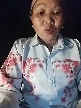 Snapshot of Vitamins-e chatting on July 7, 2026, 2:31 pm Vitamins-e online show from July 7, 2026, 2:31 pm