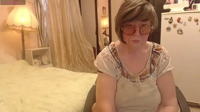 Snapshot of Sharon_Amore chatting on May 1, 2026, 5:40 pm Sharon Amore online show from May 1, 2026, 5:40 pm