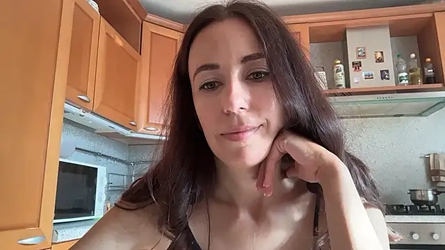 Flamingo Queen online show from July 15, 2026, 4:30 am