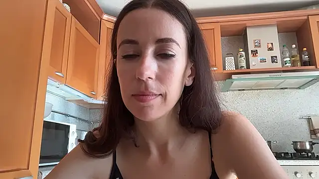 Flamingo Queen online show from July 18, 2026, 5:05 am