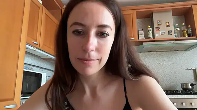 Flamingo Queen online show from June 26, 2026, 5:35 am