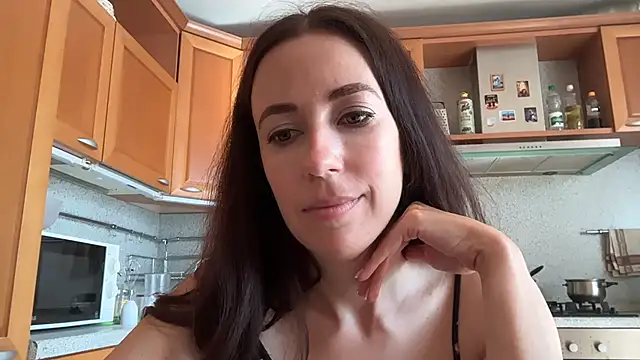 Flamingo Queen online show from July 16, 2026, 6:10 am