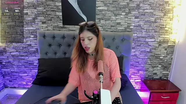 Snapshot of AngeliqueGirard chatting on July 18, 2026, 7:44 pm AngeliqueGirard online show from July 18, 2026, 7:44 pm