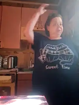 Snapshot of oksana72 chatting on September 19, 2025, 6:17 am oksana72 online show from September 19, 2025, 6:17 am