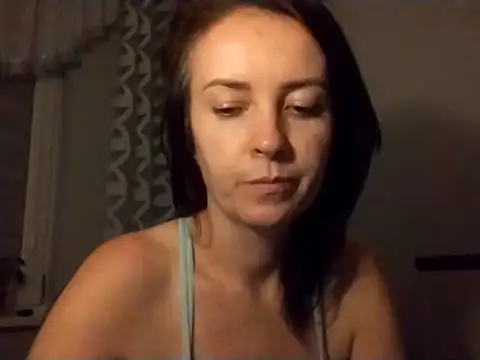 Snapshot of JenniferAlone chatting on July 14, 2026, 8:15 pm JenniferAlone online show from July 14, 2026, 8:15 pm
