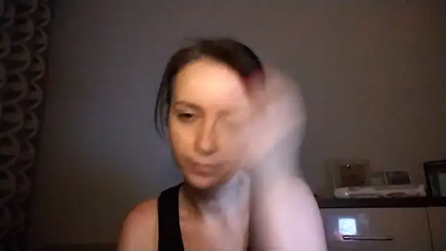 Snapshot of JenniferAlone chatting on July 7, 2026, 9:18 pm JenniferAlone online show from July 7, 2026, 9:18 pm