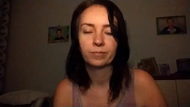 Snapshot of JenniferAlone chatting on July 4, 2026, 8:24 pm JenniferAlone online show from July 4, 2026, 8:24 pm