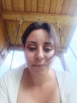 Snapshot of MichelleWoood chatting on July 31, 2026, 5:07 am MichelleWoood online show from July 31, 2026, 5:07 am
