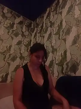 Snapshot of MichelleWoood chatting on August 1, 2026, 5:33 pm MichelleWoood online show from August 1, 2026, 5:33 pm