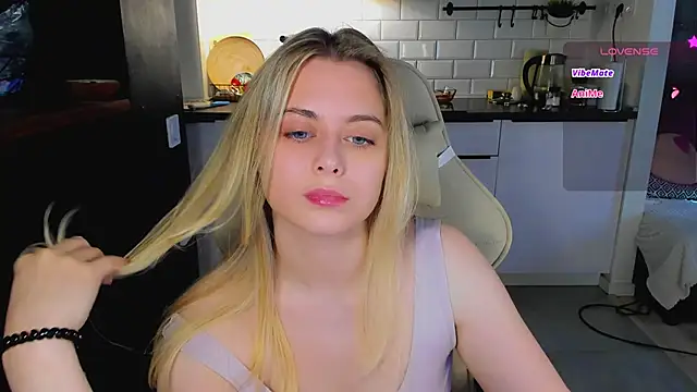 blonde kellyy online show from June 14, 2026, 10:49 am