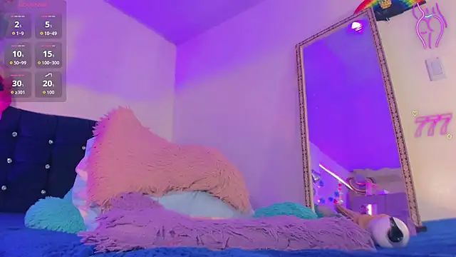 Samanthaa Hot   online show from July 28, 2026, 8:52 pm