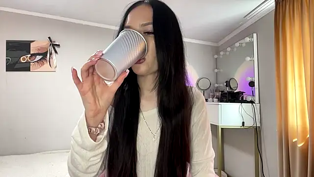 amelialiana online show from June 14, 2026, 1:12 pm
