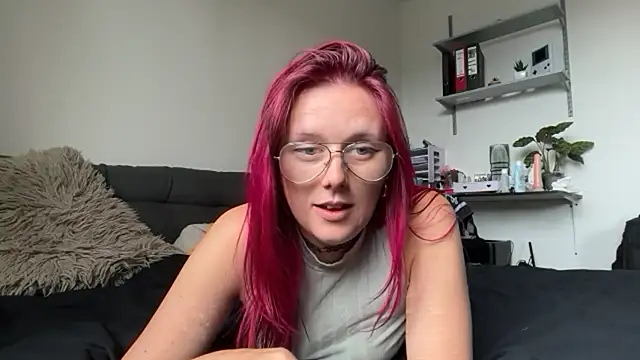 LeaLoveXXX online show from July 6, 2026, 7:04 am
