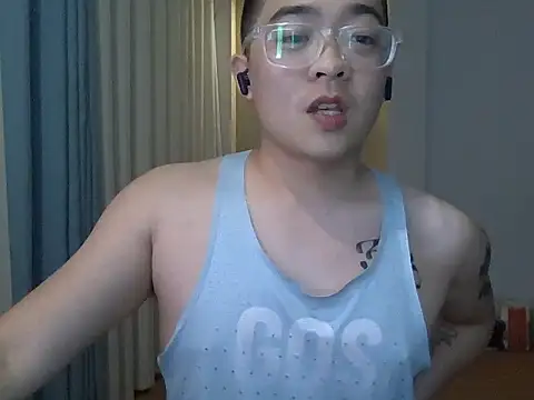 Snapshot of iamtobias chatting on June 9, 2026, 4:19 pm iamtobias online show from June 9, 2026, 4:19 pm
