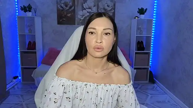 NikoleMills online show from July 5, 2026, 7:04 am