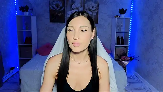 NikoleMills online show from June 18, 2026, 7:18 am