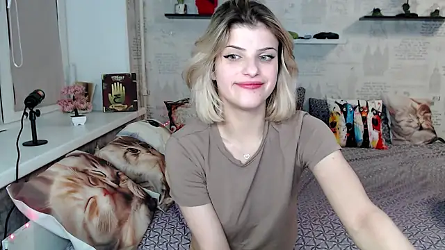 AleksandraJames online show from June 21, 2026, 10:15 pm